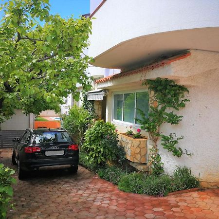 Apartments Bilic With Garden & Swimming Pool - 50M From The Beach Pjescana Uvala Bagian luar foto