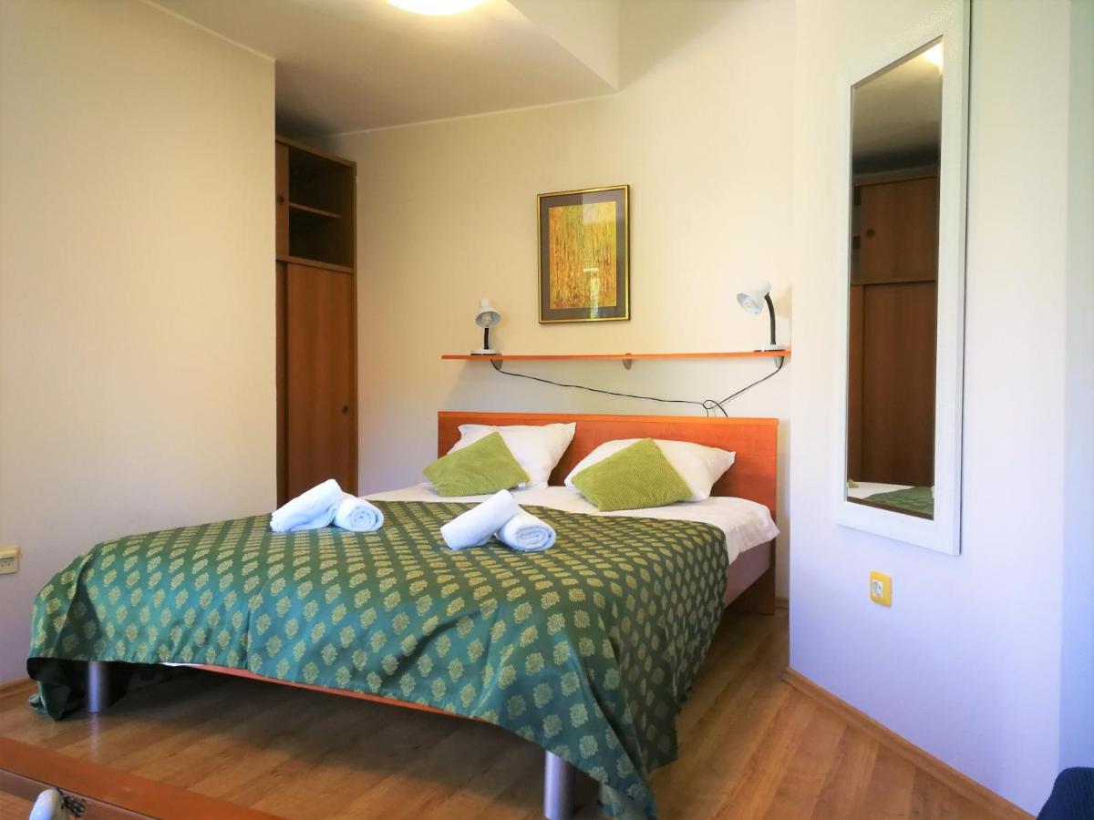 Apartments Bilic With Garden & Swimming Pool - 50M From The Beach Pjescana Uvala Bagian luar foto