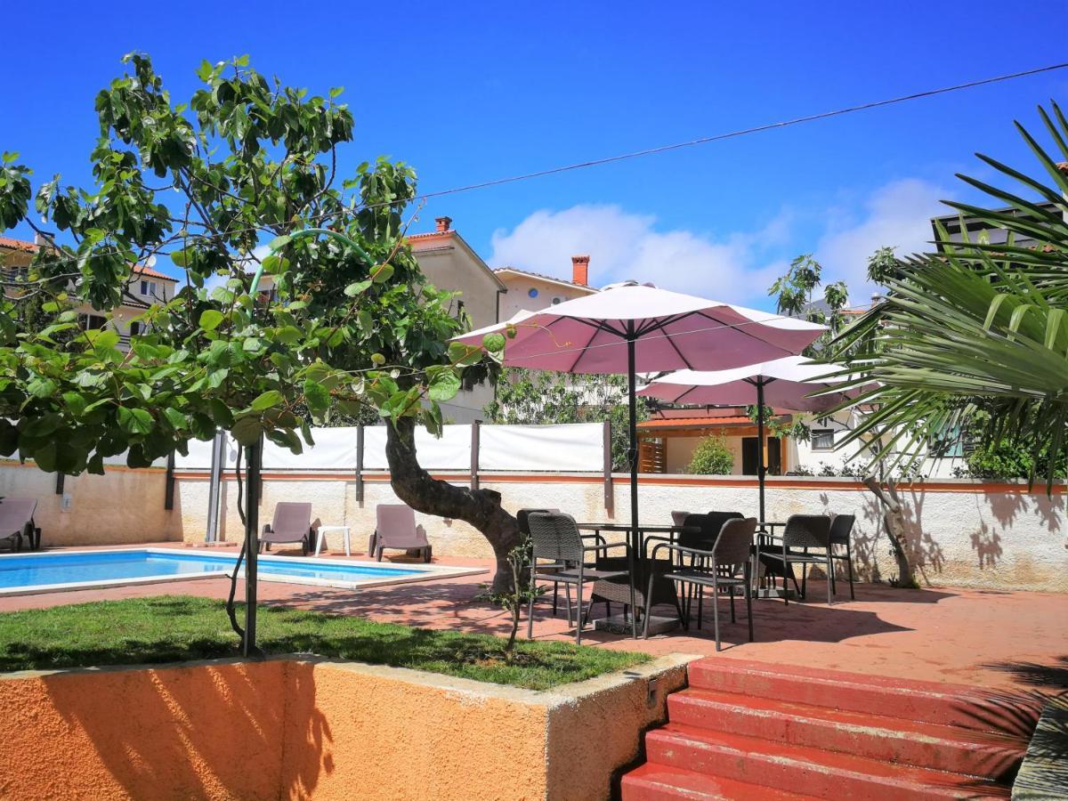 Apartments Bilic With Garden & Swimming Pool - 50M From The Beach Pjescana Uvala Bagian luar foto