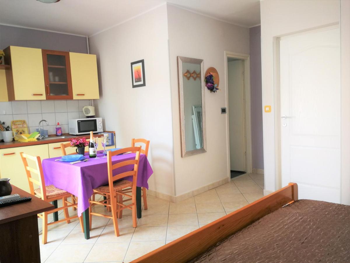 Apartments Bilic With Garden & Swimming Pool - 50M From The Beach Pjescana Uvala Bagian luar foto