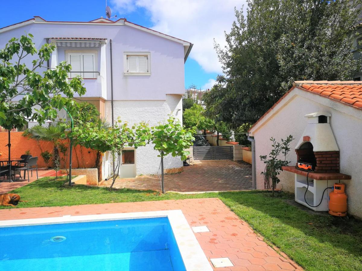 Apartments Bilic With Garden & Swimming Pool - 50M From The Beach Pjescana Uvala Bagian luar foto