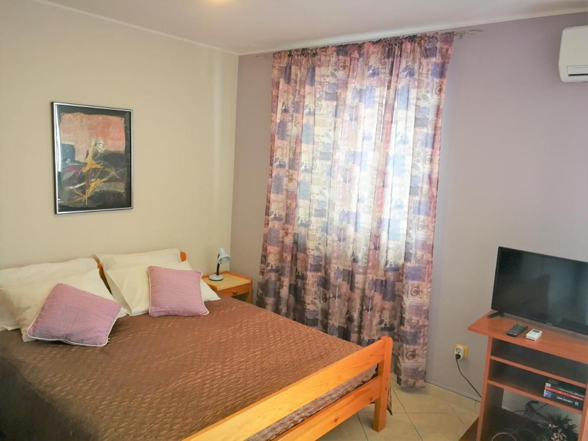 Apartments Bilic With Garden & Swimming Pool - 50M From The Beach Pjescana Uvala Bagian luar foto