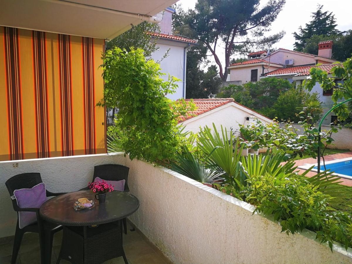 Apartments Bilic With Garden & Swimming Pool - 50M From The Beach Pjescana Uvala Bagian luar foto