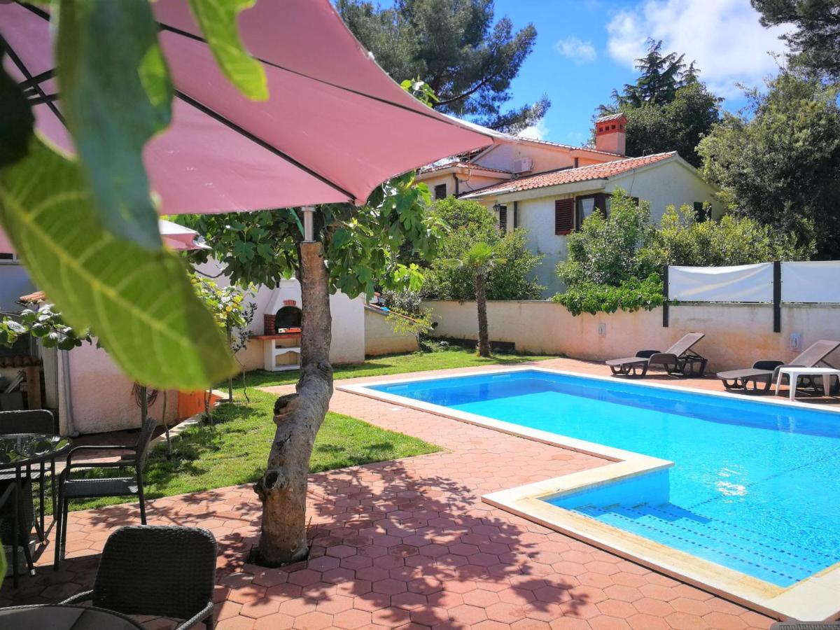 Apartments Bilic With Garden & Swimming Pool - 50M From The Beach Pjescana Uvala Bagian luar foto