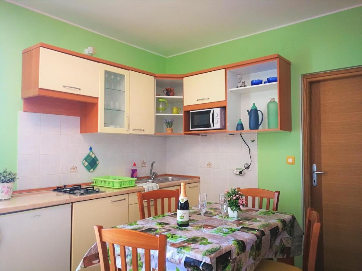 Apartments Bilic With Garden & Swimming Pool - 50M From The Beach Pjescana Uvala Bagian luar foto